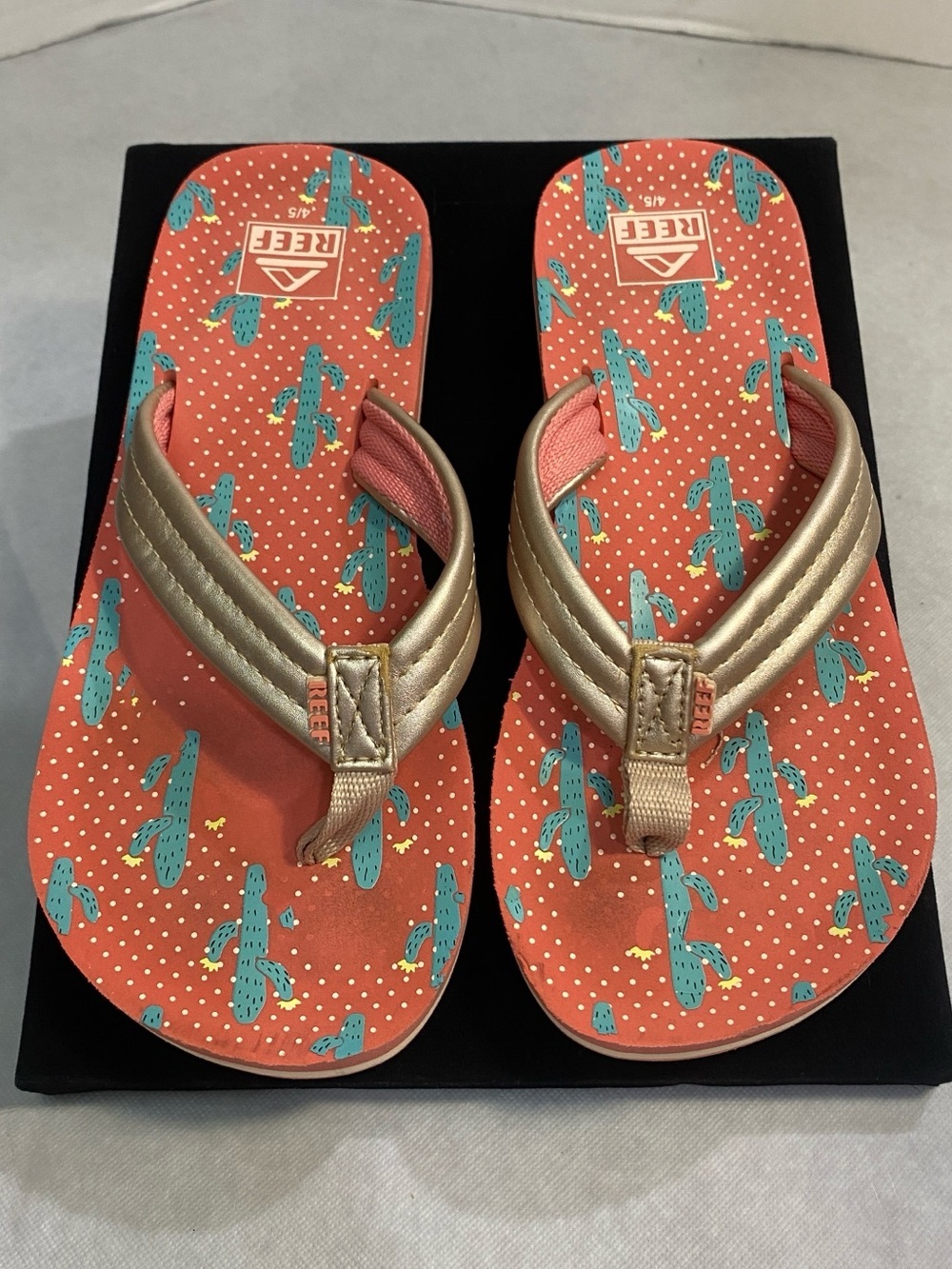 3/$20 Bundle 🌈Reef Little Ahi Cactus Print Flip Flops Coral Gold Kids 4/5